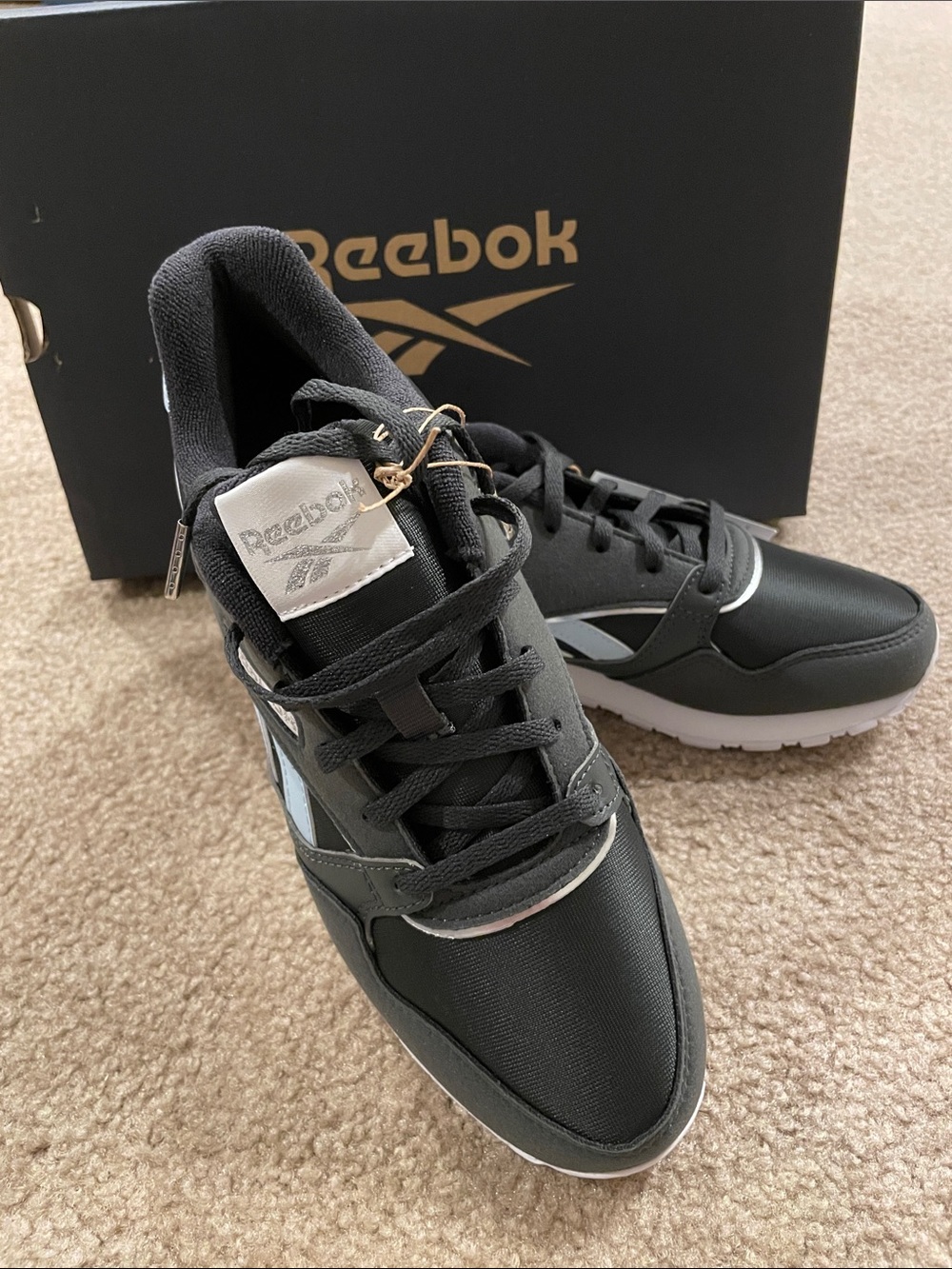 NWT Reebok Women’s gray & blue Low-Top Athletic Sneakers, 7.5